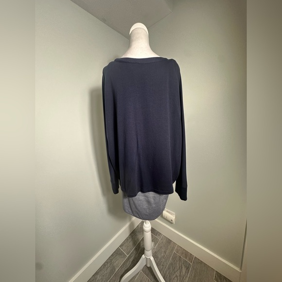 Vince Mixed media navy shirttail blouse  size Medium - Picture 6 of 16